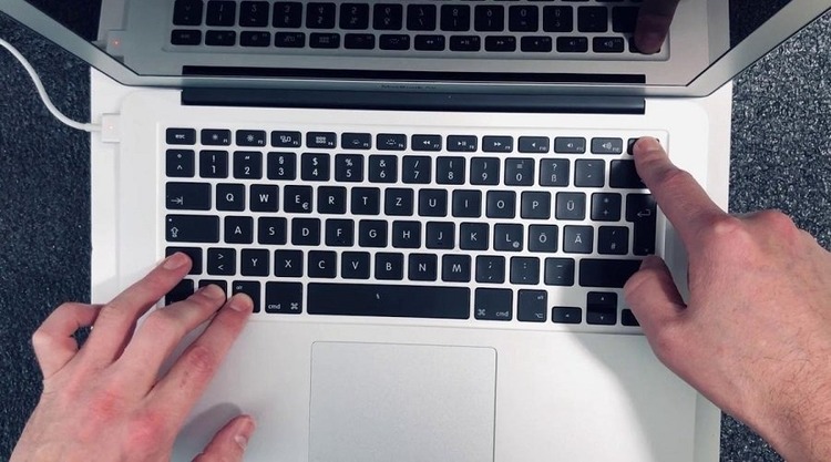 reset PRAM macbook khi macbook hết pin sạc không lên