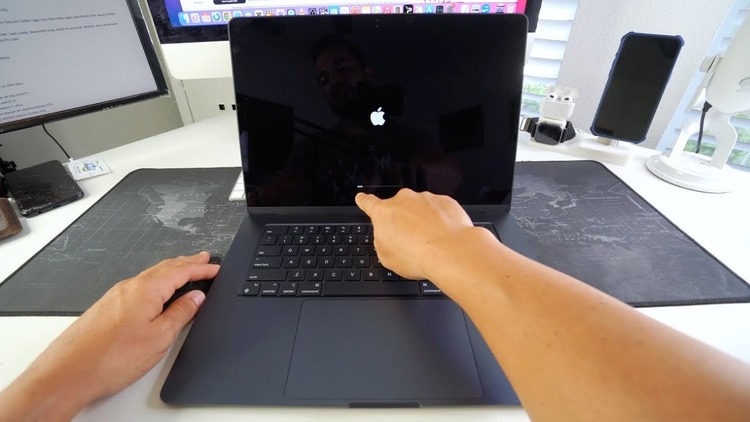 Khởi động lại máy macbook