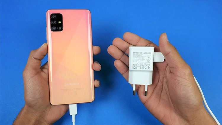 Tại sao điện thoại Samsung A51 sạc không báo gì