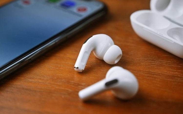 Giữ khoảng cách phù hợp giữa tai nghe và thiết bị phát