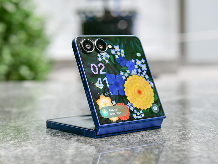 thiết kế Galaxy Z Flip 8