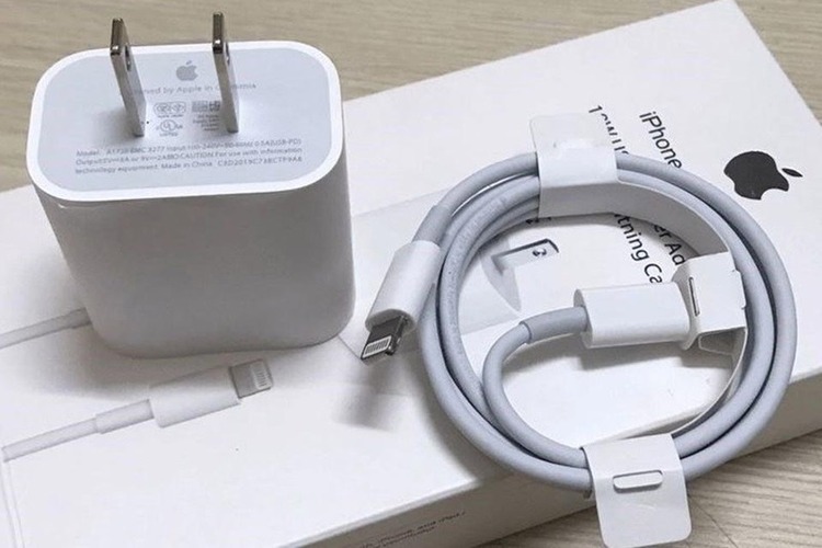 Sử dụng sạc chính hãng iPhone 16 Pro Max