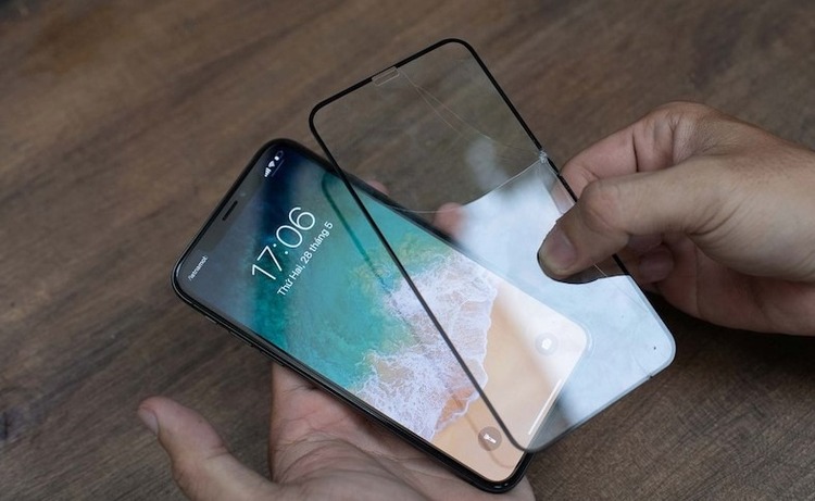 thay miếng dán cường lực