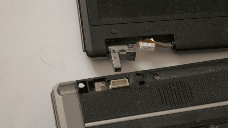 Nguyên nhân màn hình máy tính bị màu hồng