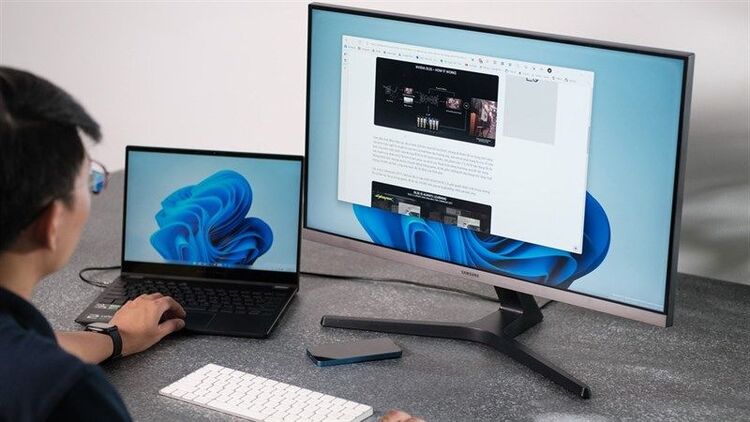 Kiểm tra màn hình laptop bằng thiết bị khác