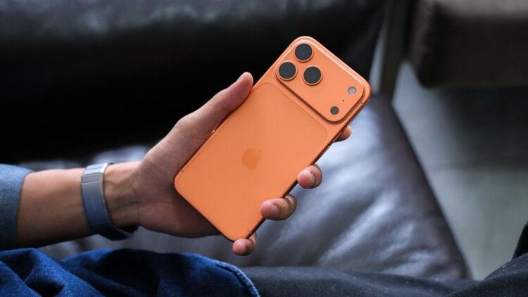 Tại sao iPhone 17 Pro Max để qua đêm bị tụt pin